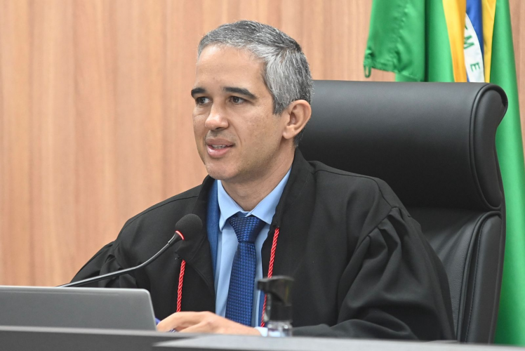 Conselheiros julgam 28 processos e protocolos em sessão do Pleno