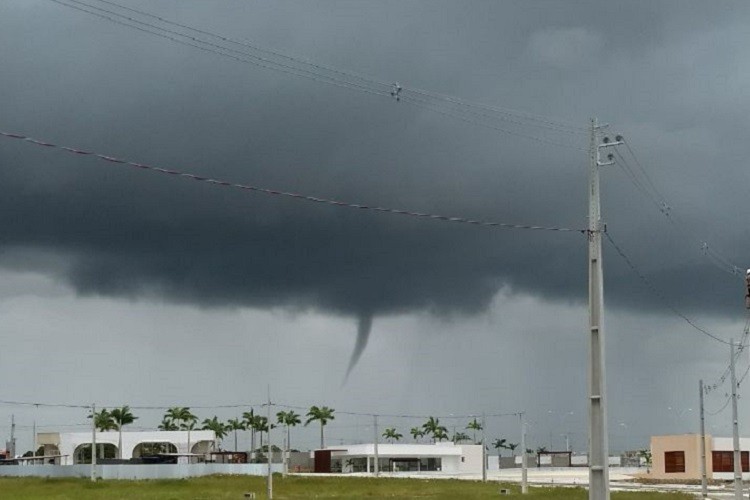 Fenômeno parecido com tornado é visto em Itabaiana