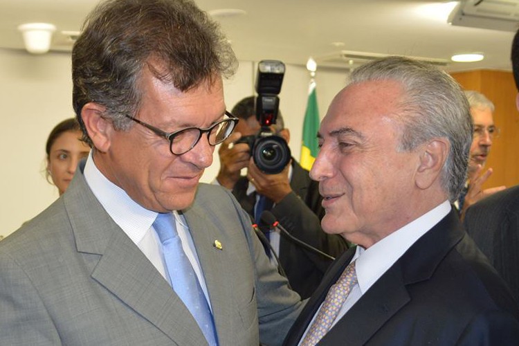 'TRAIDOR': Jornal afirma que Temer exonerou aliado de Laércio Oliveira