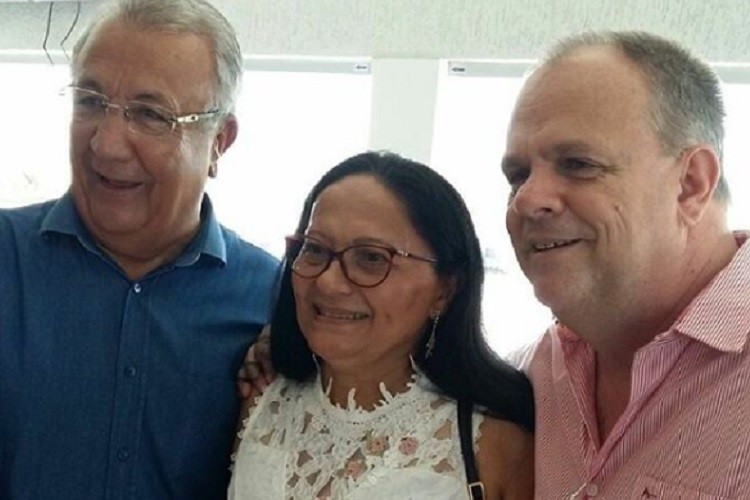 Ex-prefeita Uita Barreto assina filiação ao PMDB de Jackson Barreto