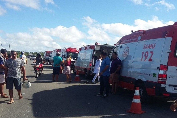 SAMU divulga estado de saúde de vítimas de acidente com ônibus de turismo