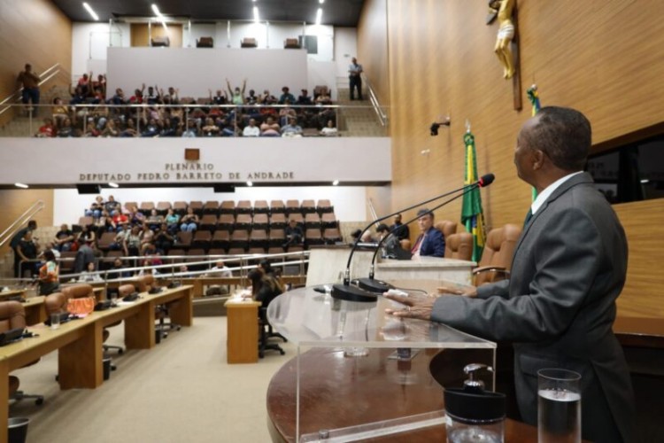 Deputados defendem continuidade dos servidores da Fundação Hospitalar