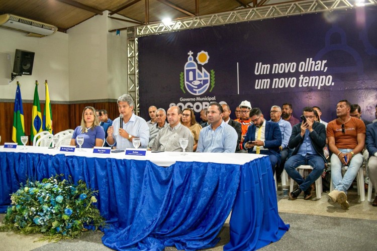 Prefeito Samuel Carvalho faz balanço do primeiro mês de gestão e apresenta novos secretários