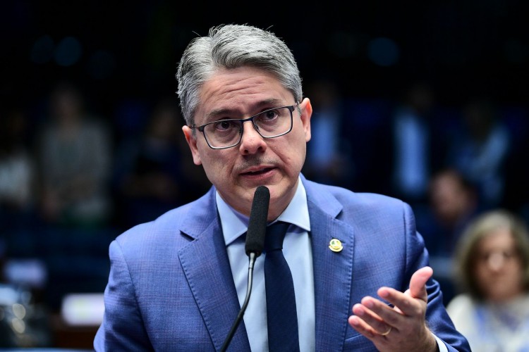 Dos três senadores de Sergipe, apenas Alessandro Vieira assina pedido de CPMI para investigar fraudes no INSS