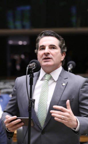 Gustinho Ribeiro apresenta projeto para garantir renegociação especial de dívidas de pessoas com doenças crônicas