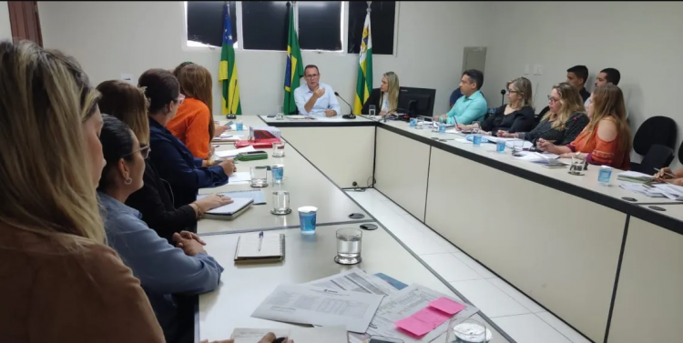 Zezinho Sobral dialoga com departamentos pedagógicos em primeiros dias na SEDUC